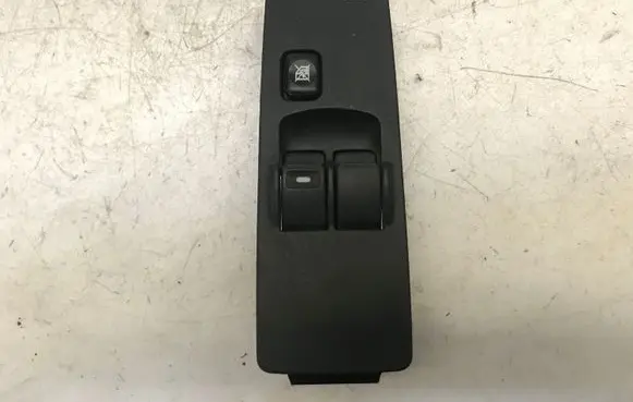 Mitsubishi Colt Electric window control switch 8608A076 F000152E 060905A