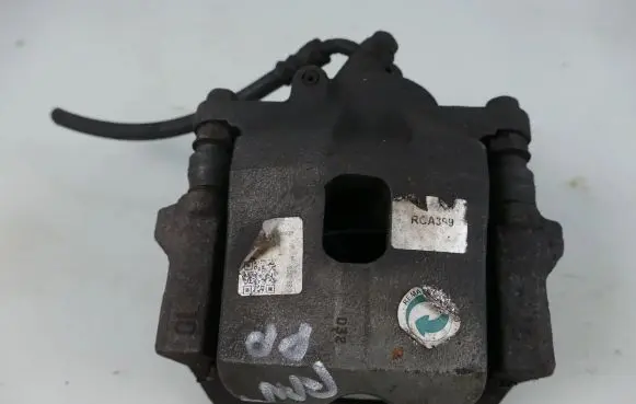 Toyota RAV 4 (XA20) Front brake caliper