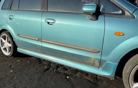 Mazda Premacy Sill