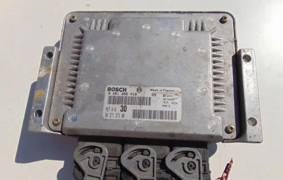 Citroen C5 Engine control unit/module 9637137380 0261206419