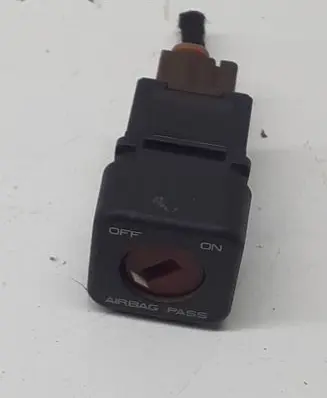 Passenger airbag on/off switch