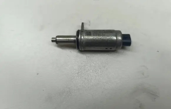 Volkswagen Golf VII Camshaft position sensor 06E103697M