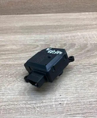 Opel Zafira B Air flap motor/actuator 309372700CE D81129015181