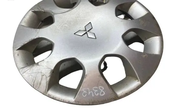 Mitsubishi Colt R15 wheel hub/cap/trim 3983S0010