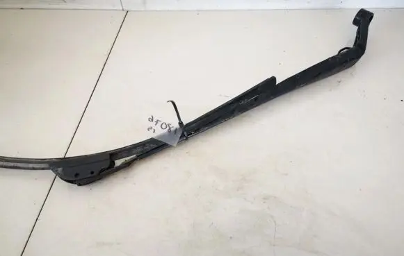 Toyota Auris 150 Front wiper blade arm