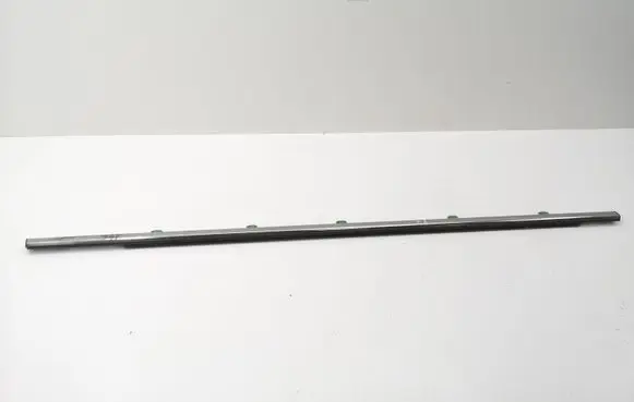 Honda CR-V Front door glass trim molding