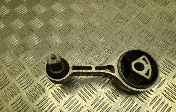 Maserati Ghibli Engine mount bracket 06700048690