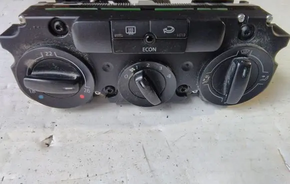 Volkswagen Golf V Climate control unit