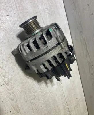 Renault Clio V Generator/alternator 231008040R