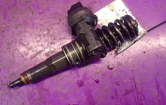 Audi A4 S4 B7 8E 8H Fuel injector 038130079QX