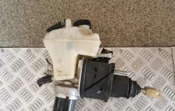 Mercedes-Benz E W211 Brake booster A0004300312