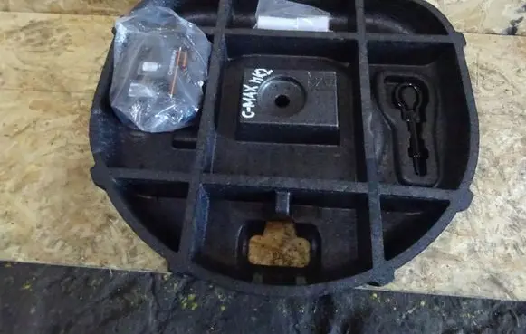 Ford C-MAX II Tool set 