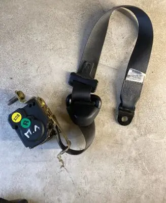 Jeep Cherokee III KJ Front seatbelt 040546