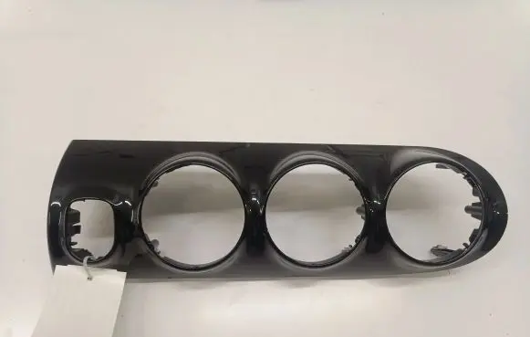 Mercedes-Benz CLA C118 X118 Dash center air vent grill A1776800001