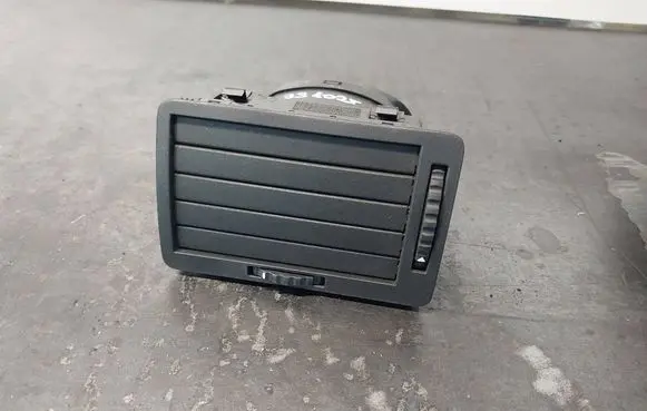 Skoda Octavia Mk1 (1U) Dash center air vent grill 1U1819701