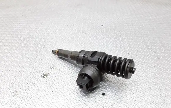 Volkswagen Caddy Fuel injector 038130073BK