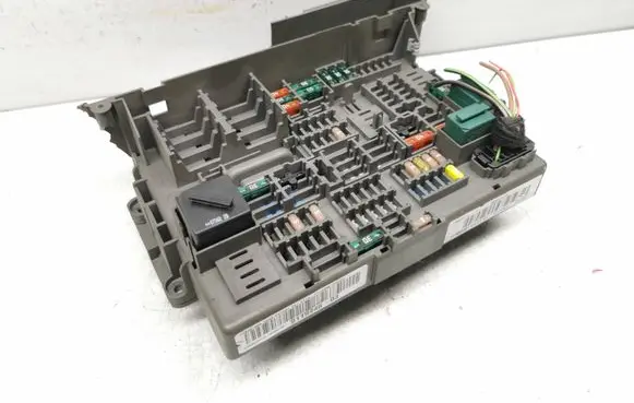 BMW 1 E81 E87 Fuse module 911944603 62458481030101