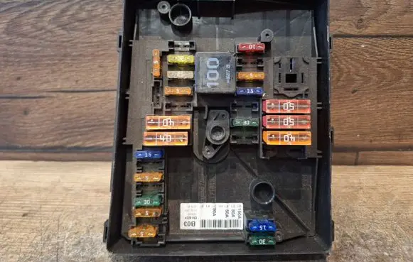 Volkswagen PASSAT B7 Fuse module 017181301