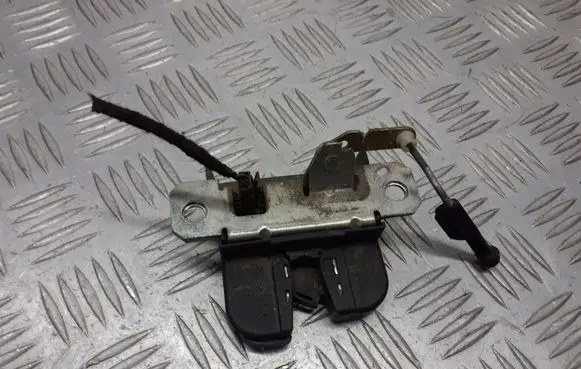 Volkswagen Polo IV 9N3 Tailgate exterior lock 6Q6827505B