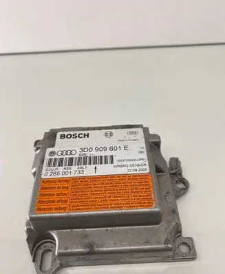 Volkswagen Touareg I Airbag control unit/module 3D0909601E 0285001733