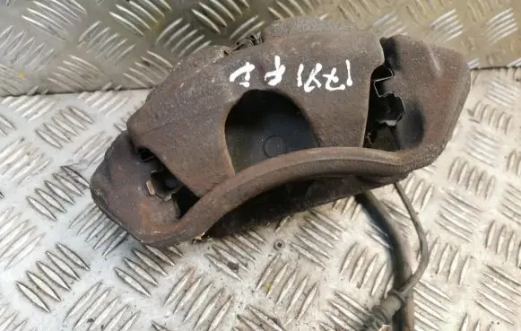 Mercedes-Benz C W203 Front brake caliper