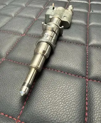 BMW 3 E90 E91 Fuel injector 7589048 758904809 PA66GF3596