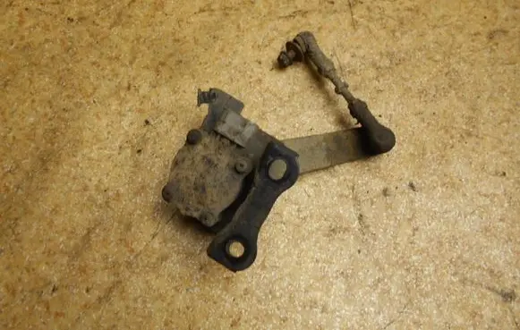 Toyota Land Cruiser (J100) Front air suspension height level sensor 