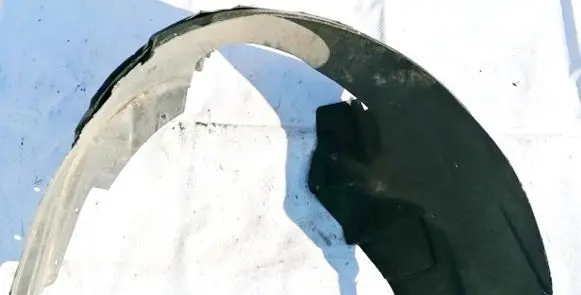 Front wheel arch liner splash guards