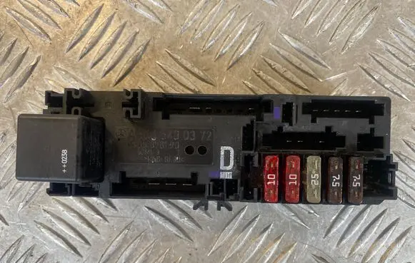 Mercedes-Benz E W210 Fuse module A0005400372 50141 05376120