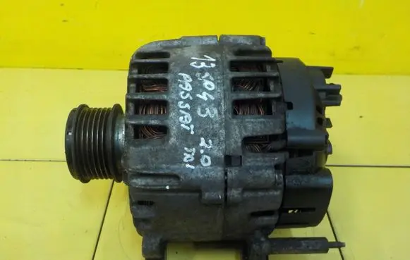 Volkswagen PASSAT B6 Generator/alternator 03L903023E 13SP43