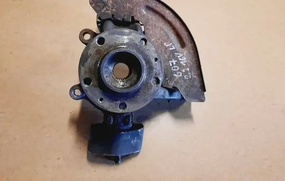 Peugeot 607 Front wheel hub spindle knuckle
