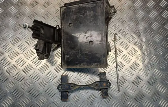 Battery bracket