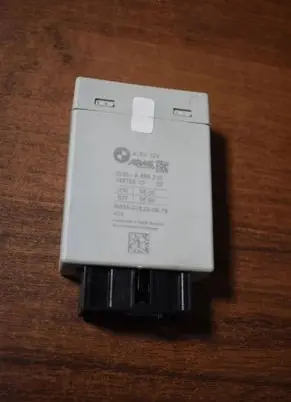 BMW M5 Trunk lid opening control unit 6885215
