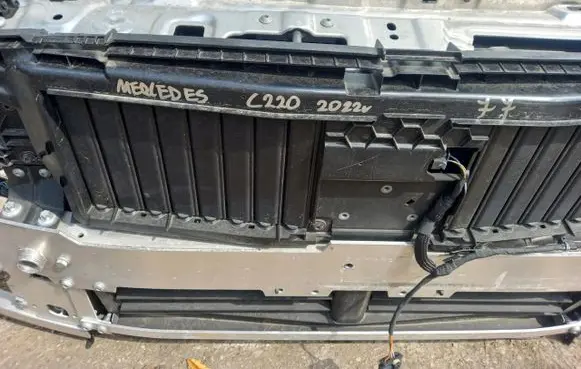 Mercedes-Benz C W206 Radiator support slam panel