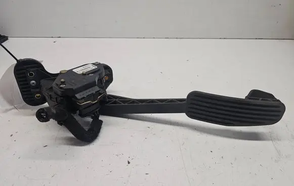 Volvo S60 Accelerator throttle pedal 30683514