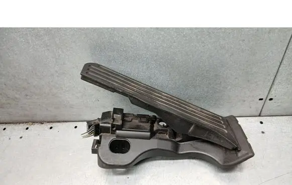 Volkswagen PASSAT B6 Accelerator pedal position sensor 1K1721503L