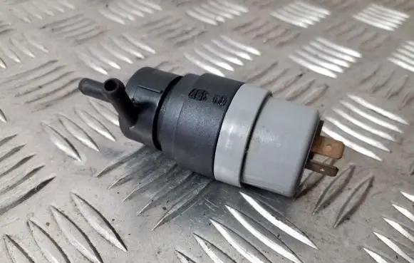 Audi A6 S6 C4 4A Windscreen/windshield washer pump 431955651