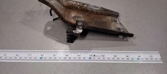 Mitsubishi Pajero Engine mounting bracket