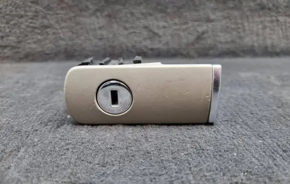 Audi A4 S4 B6 8E 8H Glove box lock 8E1857131 8E1857131EC3