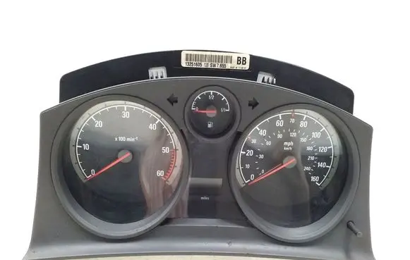 Opel Astra H Speedometer (instrument cluster) 13251605