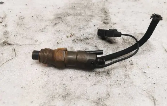 Volvo S40, V40 Fuel injector LDC009R01A