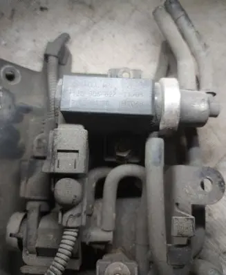 Ford Galaxy Turbo solenoid valve 1J0906627A 72290325 04T063