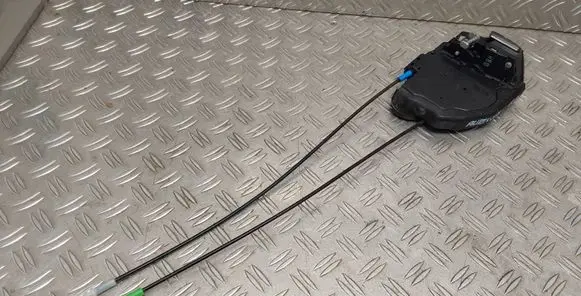 Toyota Auris E180 Rear door lock 