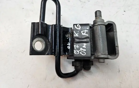 Audi Q7 4L Rear door lower hinge 4L0833411A