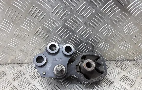 Mazda CX-5 Engine mount bracket