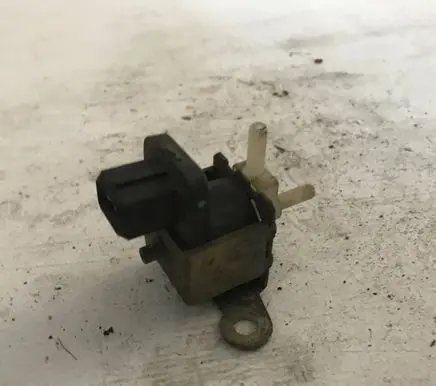 Mercedes-Benz Vito Viano W638 Turbo solenoid valve 133297U