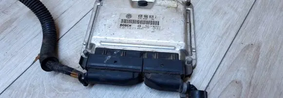 Volkswagen PASSAT B5.5 Engine control unit/module 038906019j