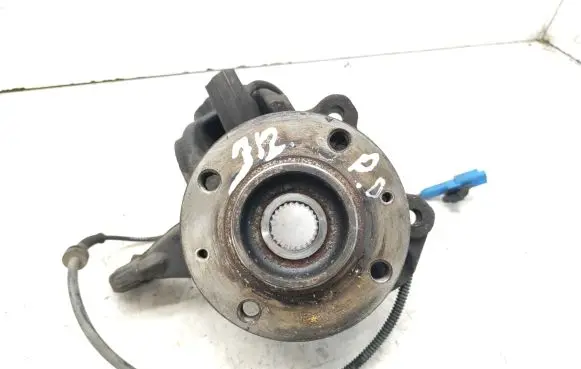 Peugeot 2008 I Front wheel hub spindle knuckle