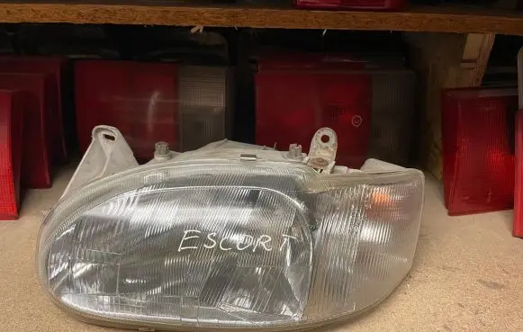 Ford Escort Headlight/headlamp 205036B