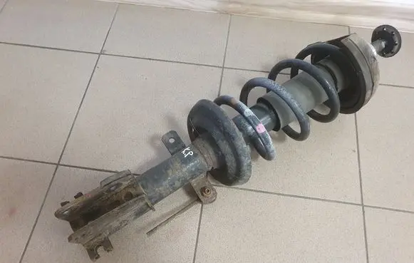 Front shock absorber with coil spring